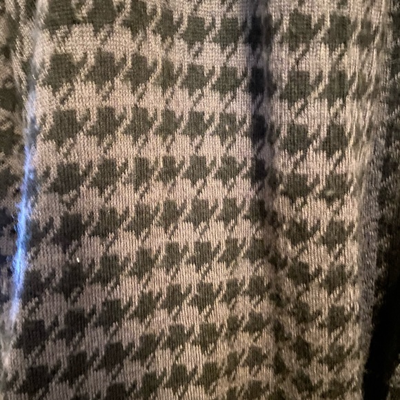 Houndstooth sweater - Picture 2 of 3